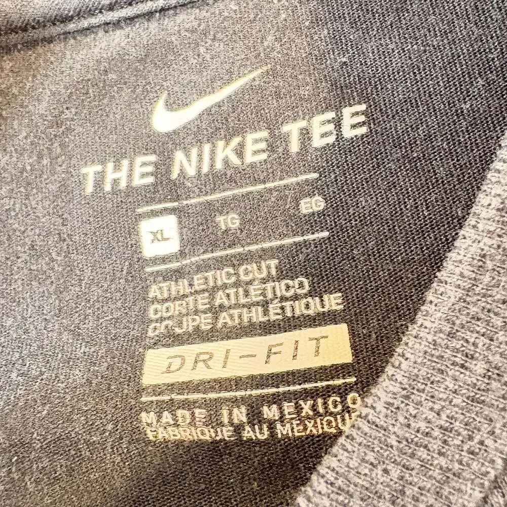 Nike Los Angeles Lakers LeBron James #23 Dri-FIT T-Shirt